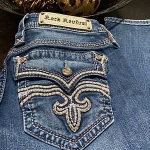 Like New condition!! Rock Revival "Hanne" Skinny Jeans